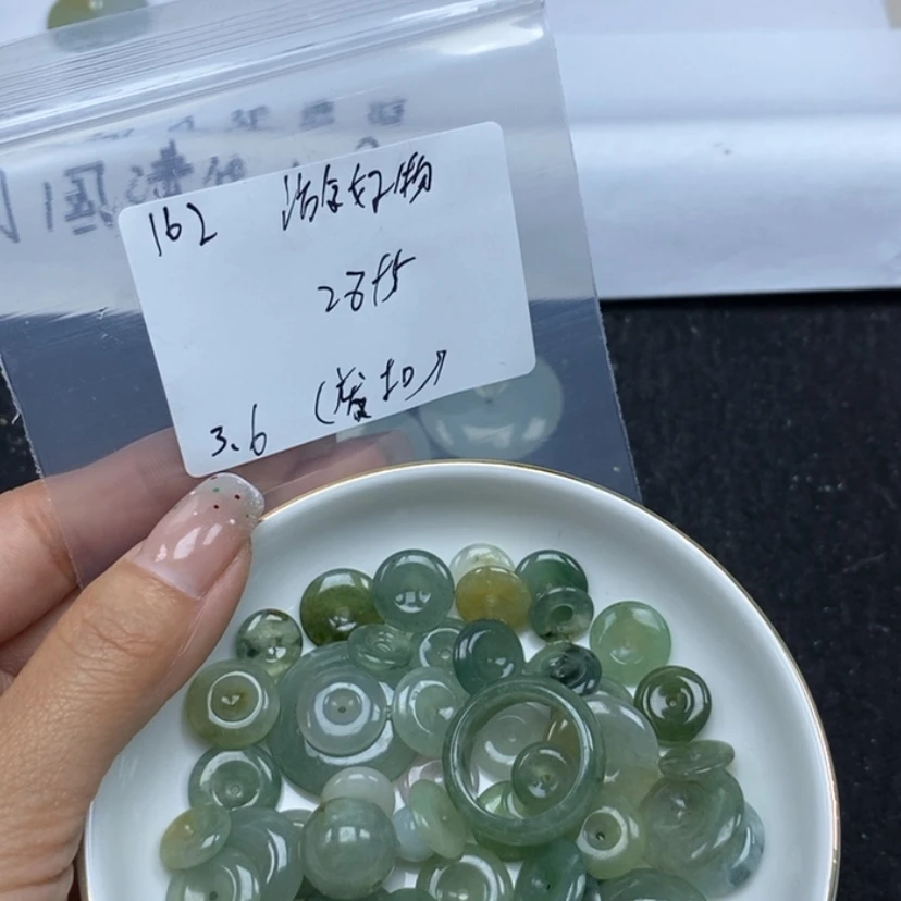 【闪购商品】翡翠颈饰未镶嵌游****?