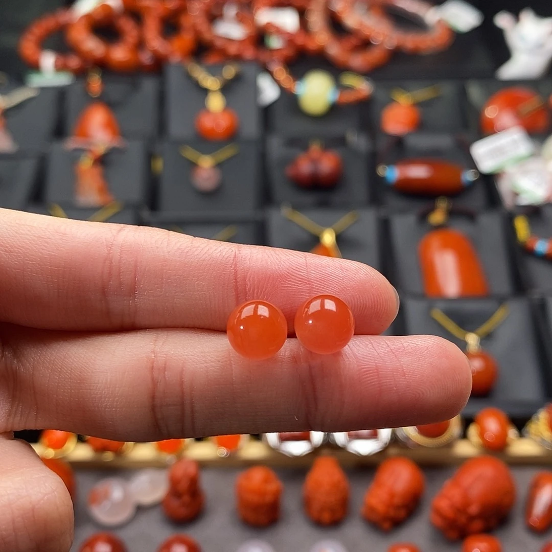 南红玛瑙18K金镶嵌四川凉山圆珠耳钉8mm