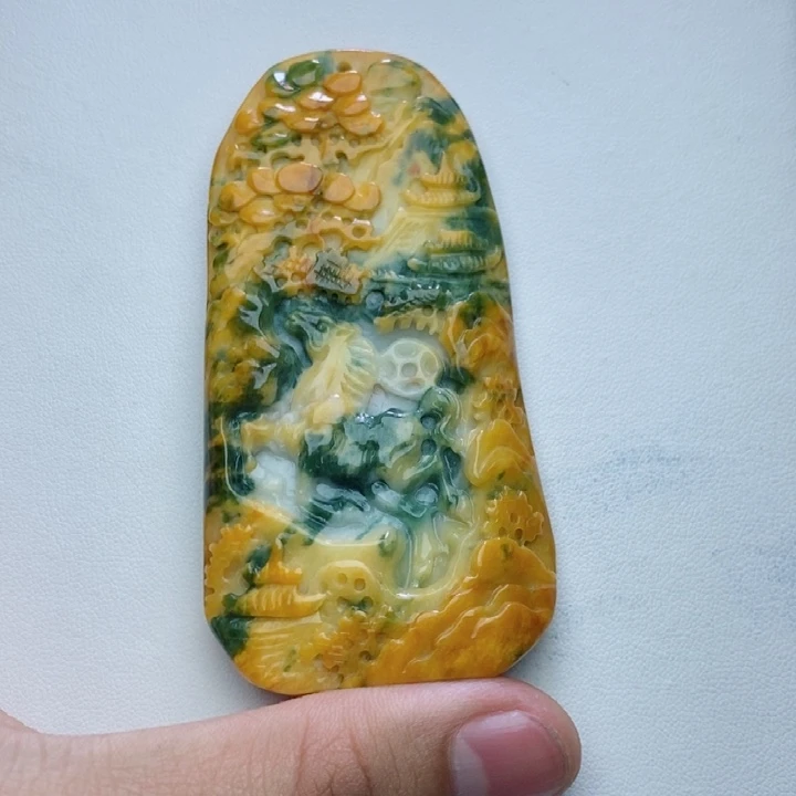 翡翠未镶嵌颈饰山水