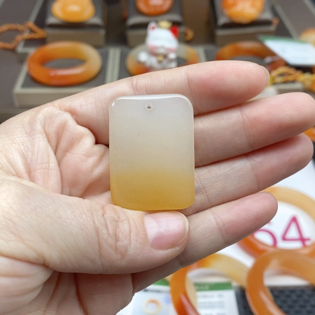 石英质玉（黄龙玉）吊坠未镶嵌