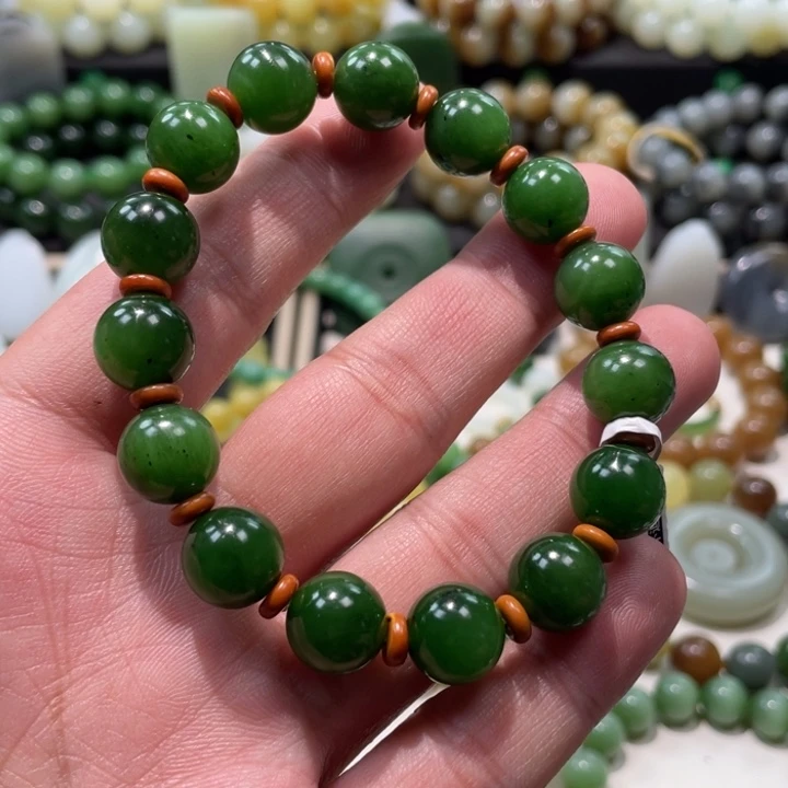 武***姐和田玉未镶嵌手串