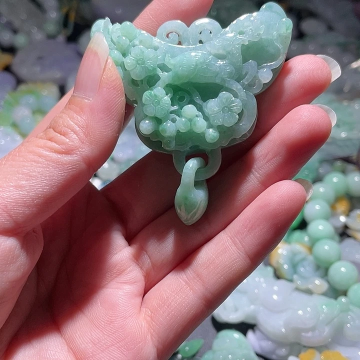 颈饰未镶嵌翡翠天
