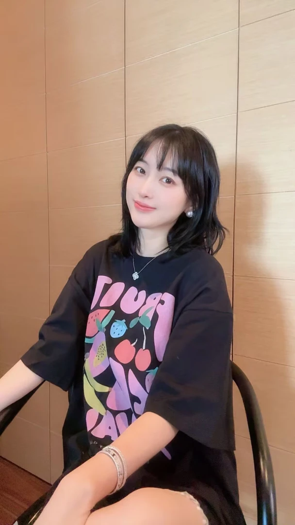 【张静芝】韩国新品 趣味粉字母夏日水果印花黑色宽松女生短袖T恤