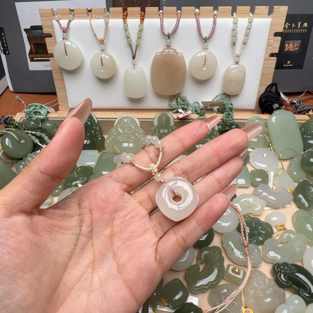 和田玉未镶嵌颈饰