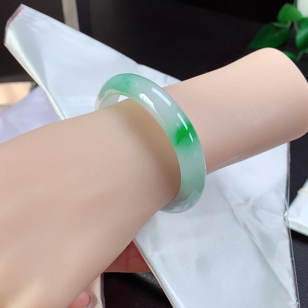 未镶嵌手镯（贵妃镯）翡翠53贵妃，辣绿，96号