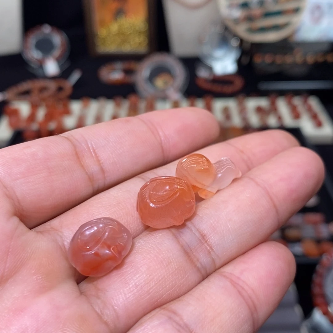 南红玛瑙冰飘未镶嵌海****?三颗（打孔不退换）