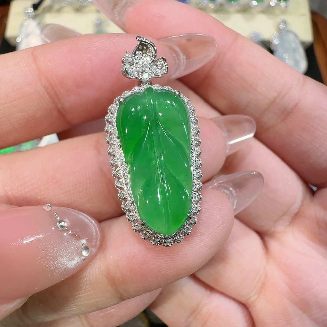 【闪购商品】颈饰18K金镶嵌翡翠