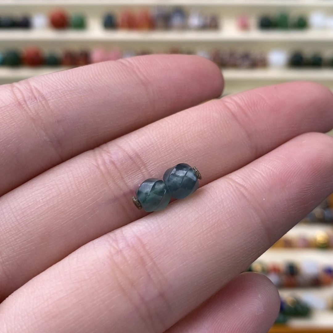 翡翠未镶嵌颈饰对珠