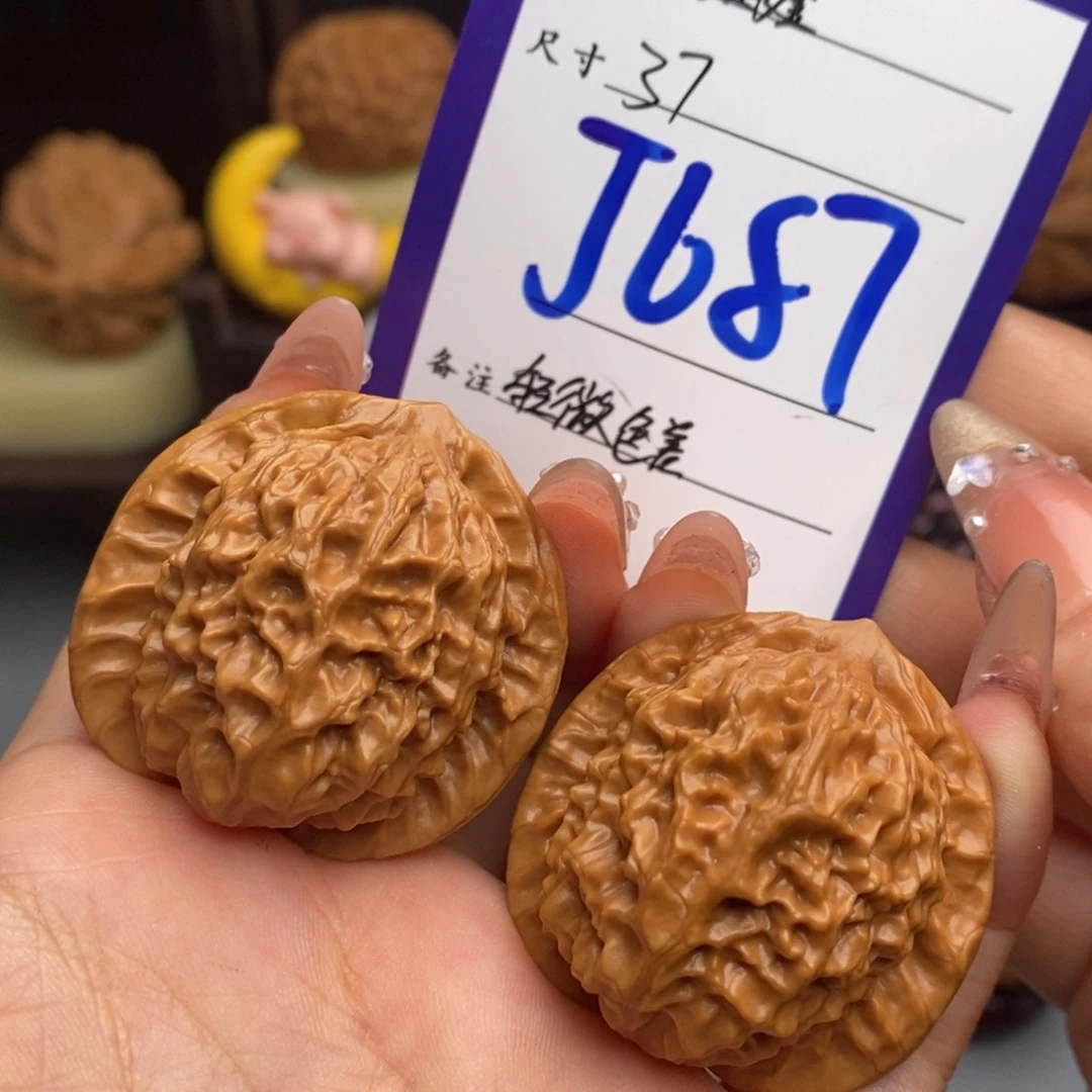 文玩核桃吊坠瓷娃娃