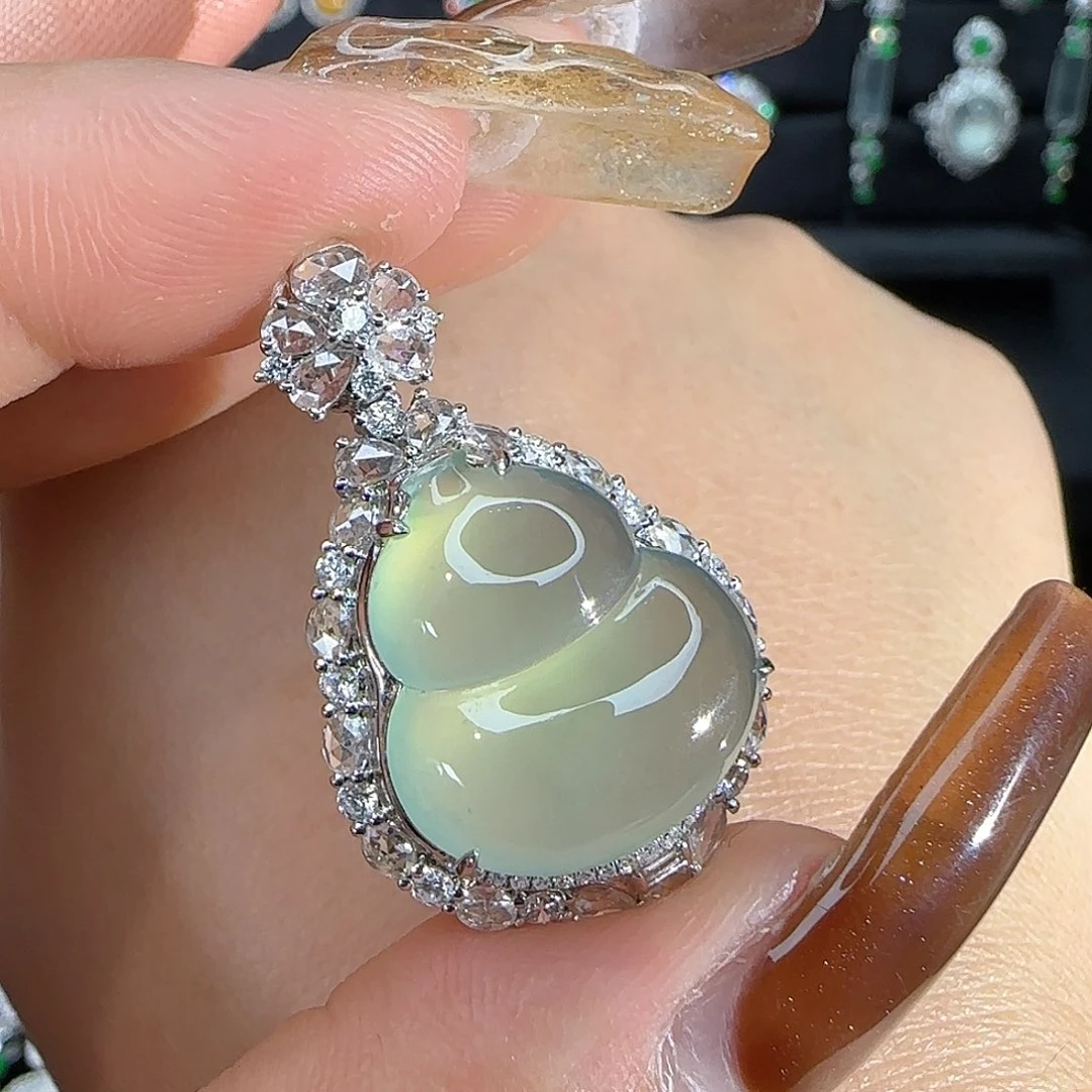 翡翠18K金镶嵌颈饰天然翡翠