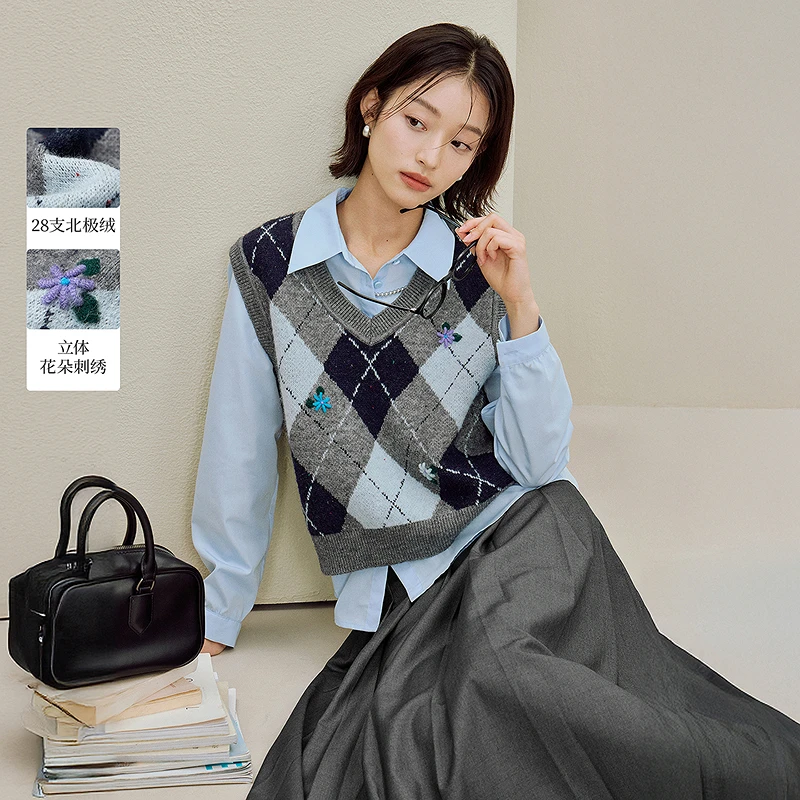 【芋总专属】茵曼25秋季学院风菱格立体花朵针织马甲 18538068