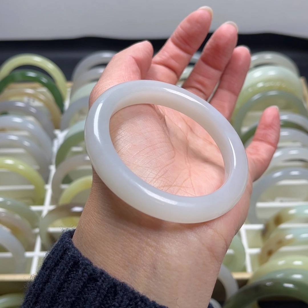 和田玉未镶嵌手镯53圈