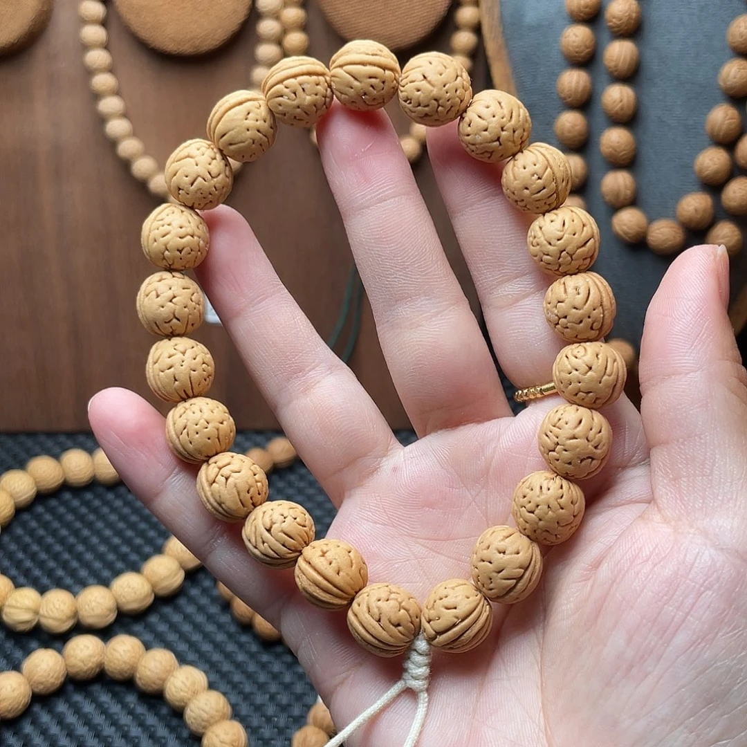 12野生小黄桃肌肉桃核