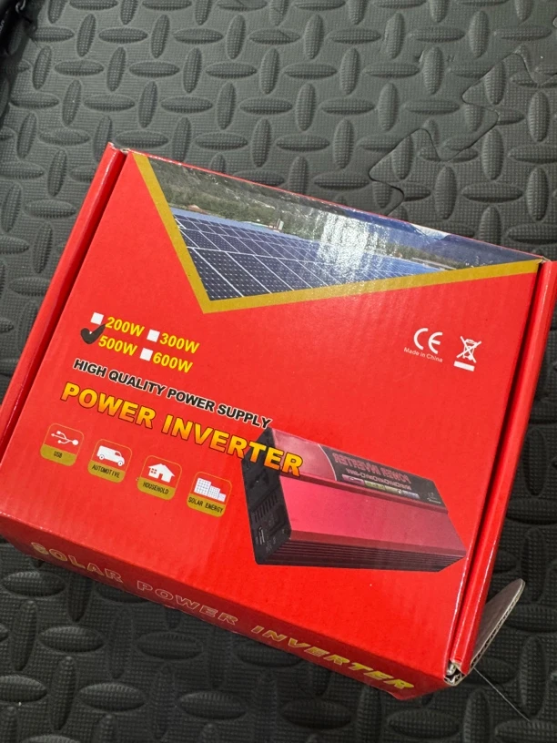 高档外贸款12V转220V逆变器一个