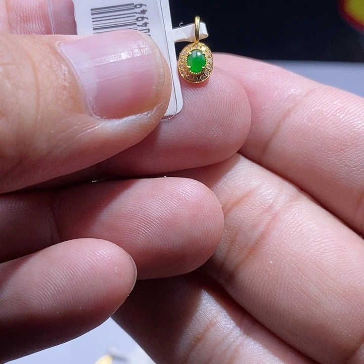 翡翠18K金镶嵌颈饰