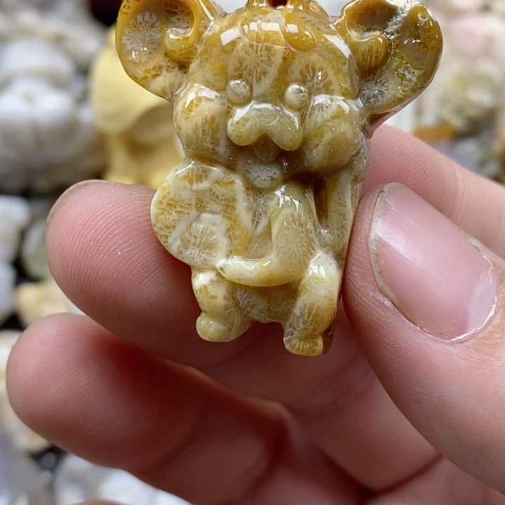 颈饰未镶嵌硅化珊瑚（珊瑚玉）有瑕