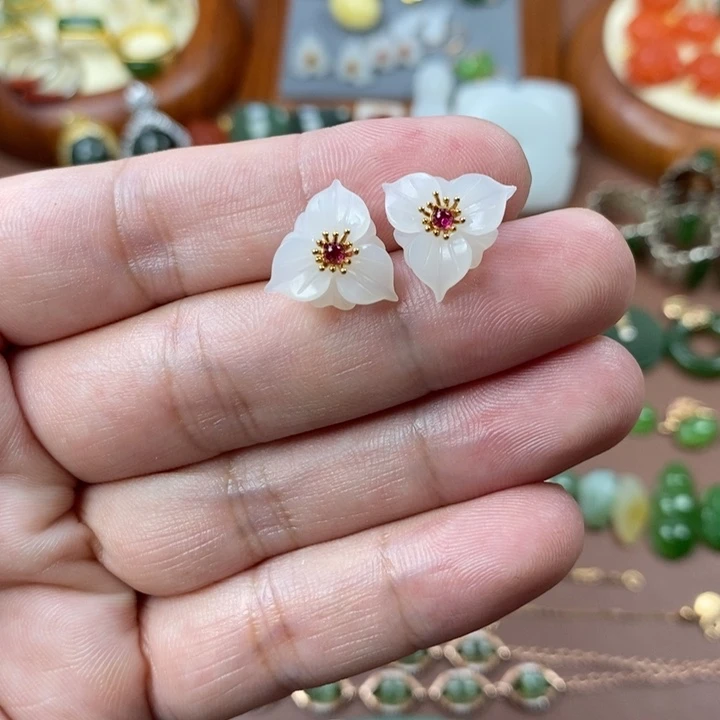 三***呀颈饰18K金镶嵌和田玉