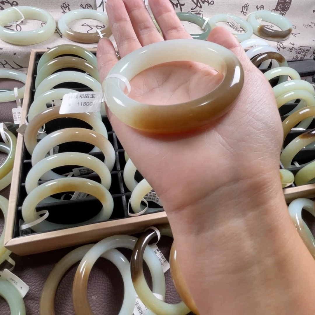 和田玉未镶嵌手镯