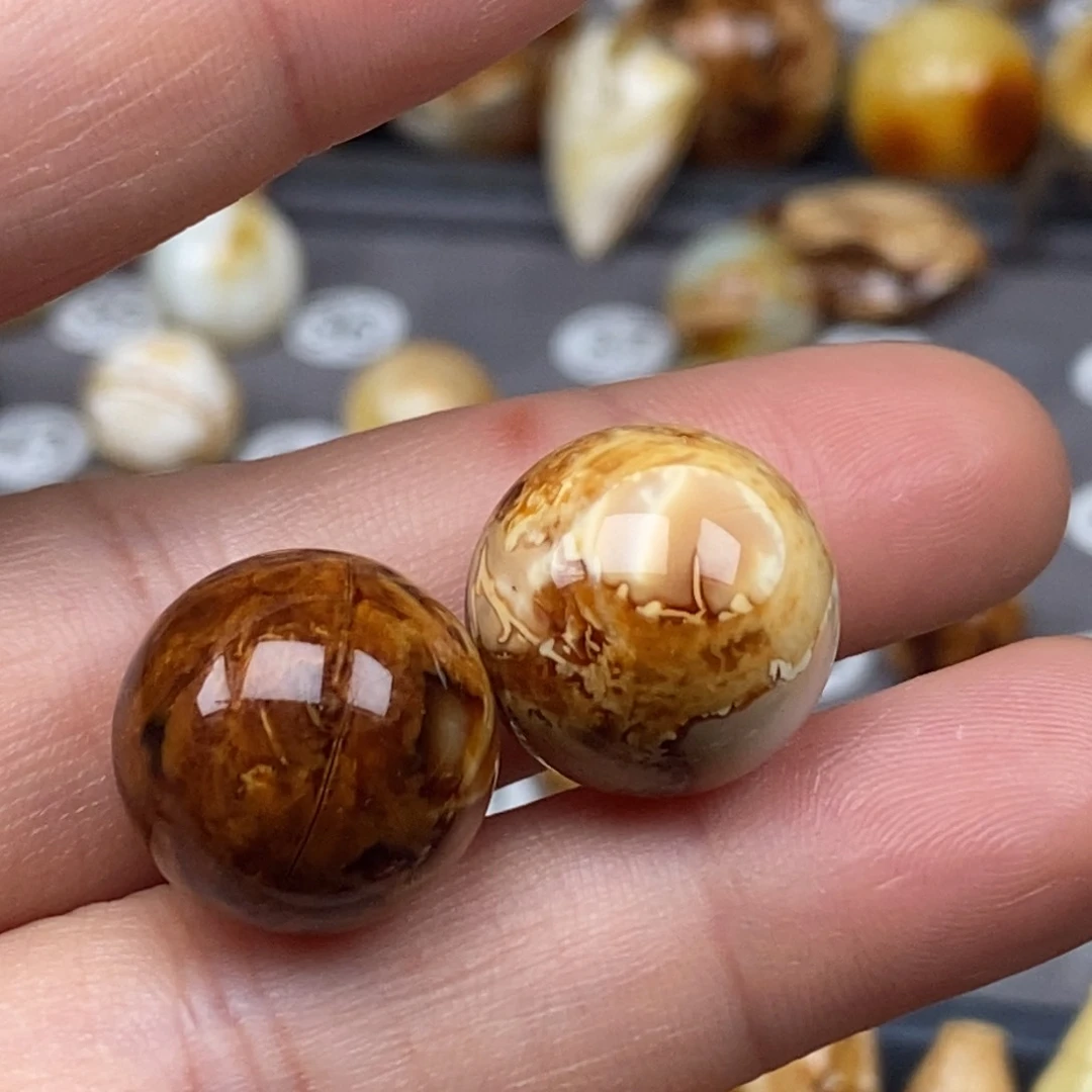 裸石琥珀未镶嵌圆珠