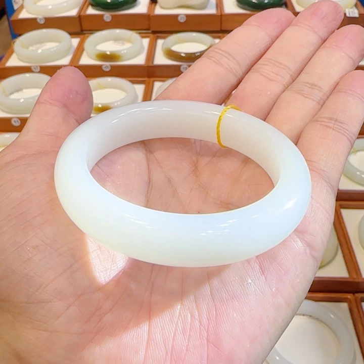 和田玉未镶嵌手镯新疆羊脂白玉55 56