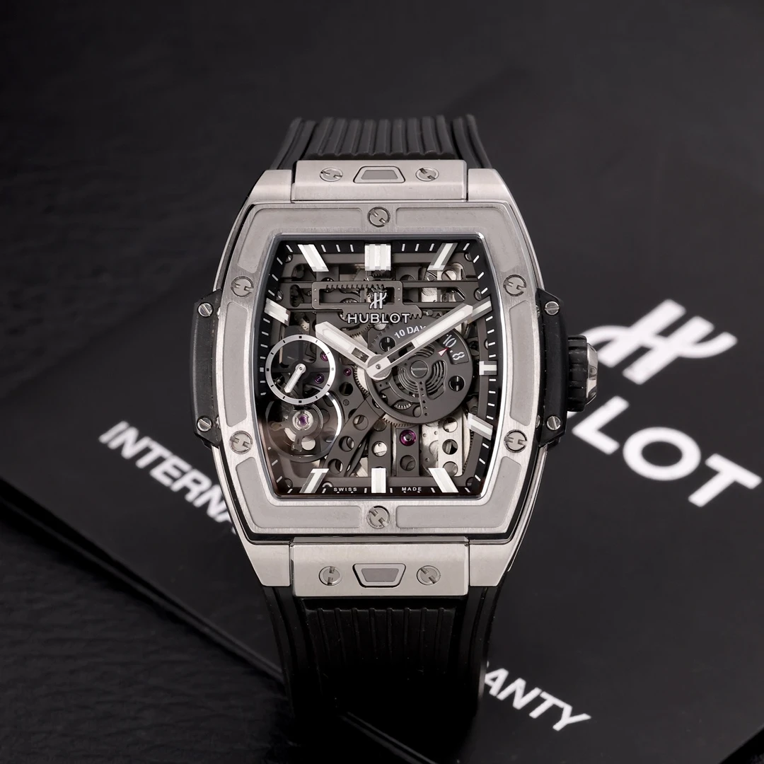 95新 Hublot/宇舶表 614.NX.1170.RX 酒桶型镂空盘条刻2021年保卡