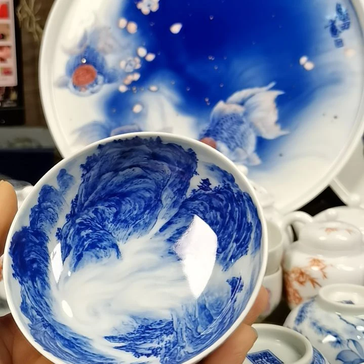 约***让景德镇陶瓷青花山水普洱茶杯