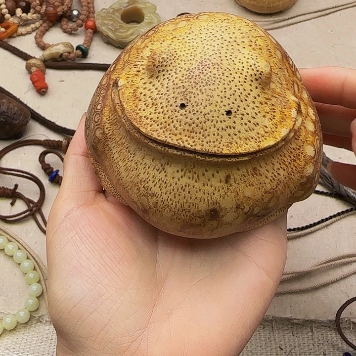 哈***噢颈饰未镶嵌和田玉