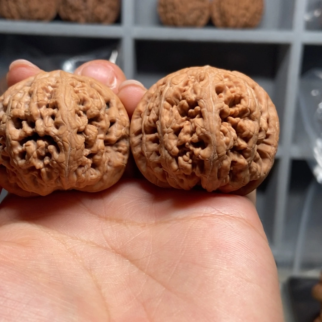 小***飞文玩核桃吊坠全品40粗筋