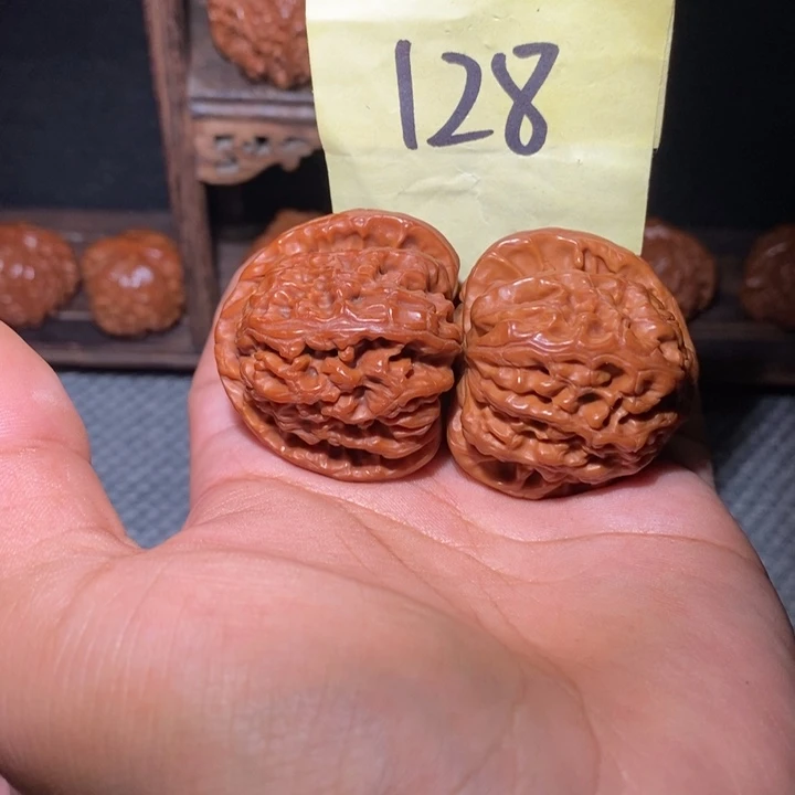 桃核把件43尺白狮子