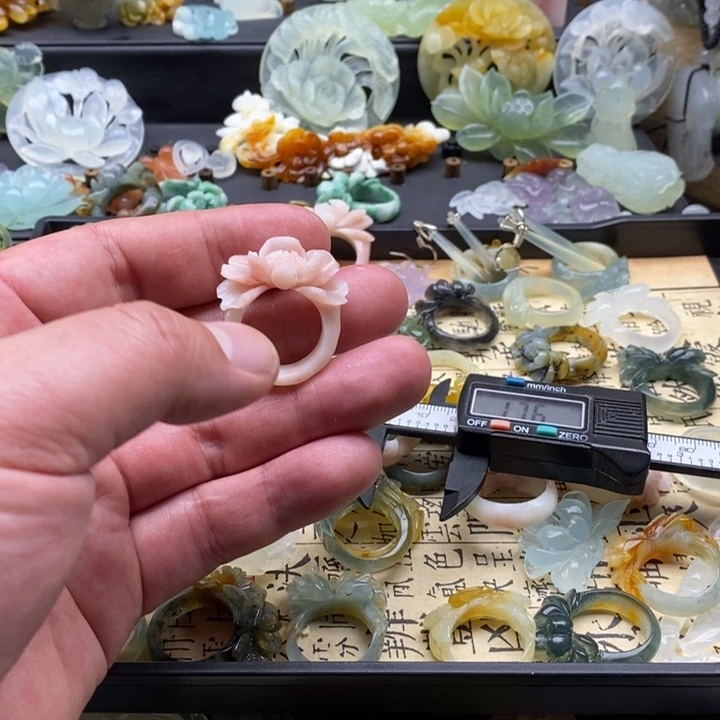 长***尹蛇纹石玉合金颈饰