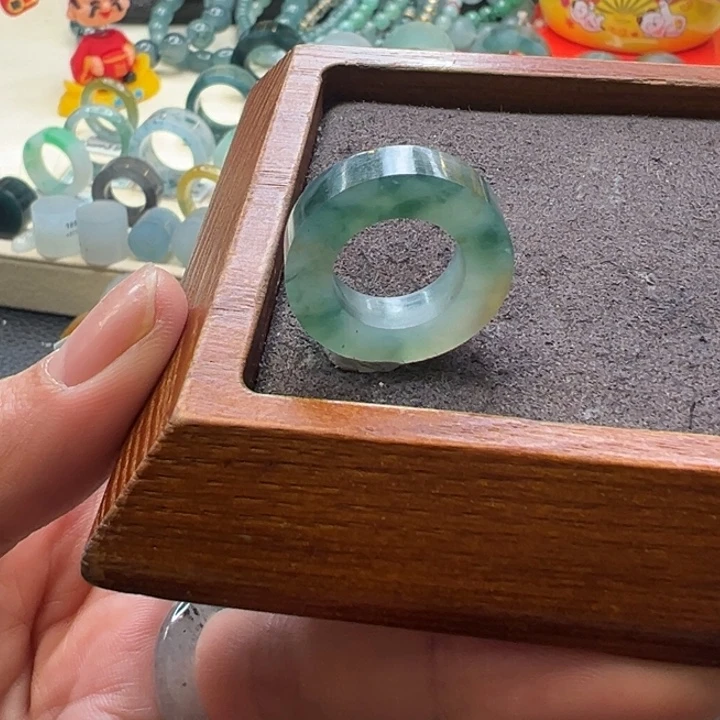 定制翡翠未镶嵌戒指