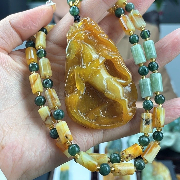 蛇纹石玉颈饰未镶嵌