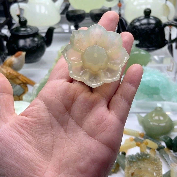 蛇纹石玉挂件未镶嵌关***斯