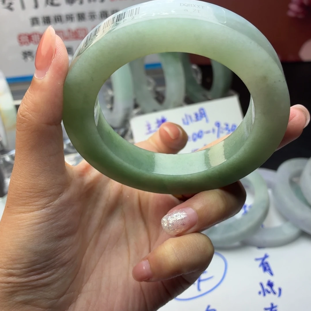 羊***羊未镶嵌翡翠定制翡翠翡翠手镯