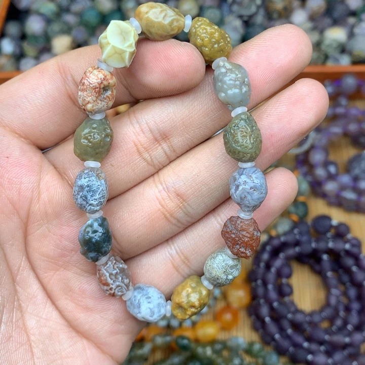 玛瑙/玉髓未镶嵌珠宝半成品山**伏