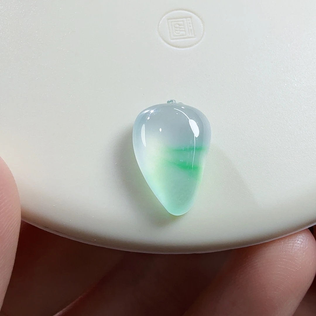 翡翠未镶嵌颈饰桃子三号