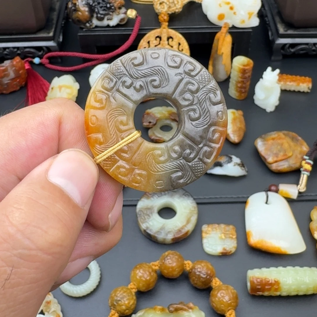迪****和田玉（糖玉）未镶嵌颈饰