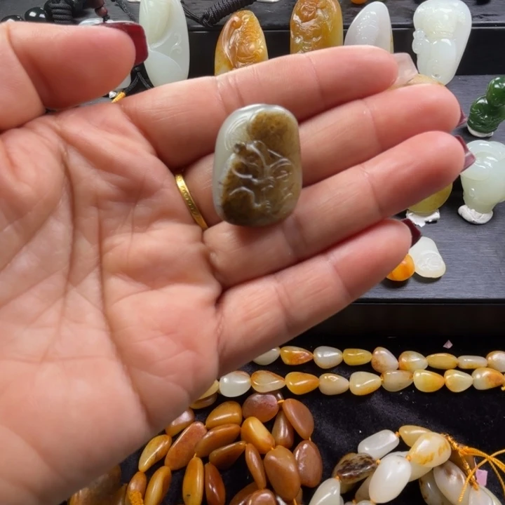 和田玉颈饰未镶嵌