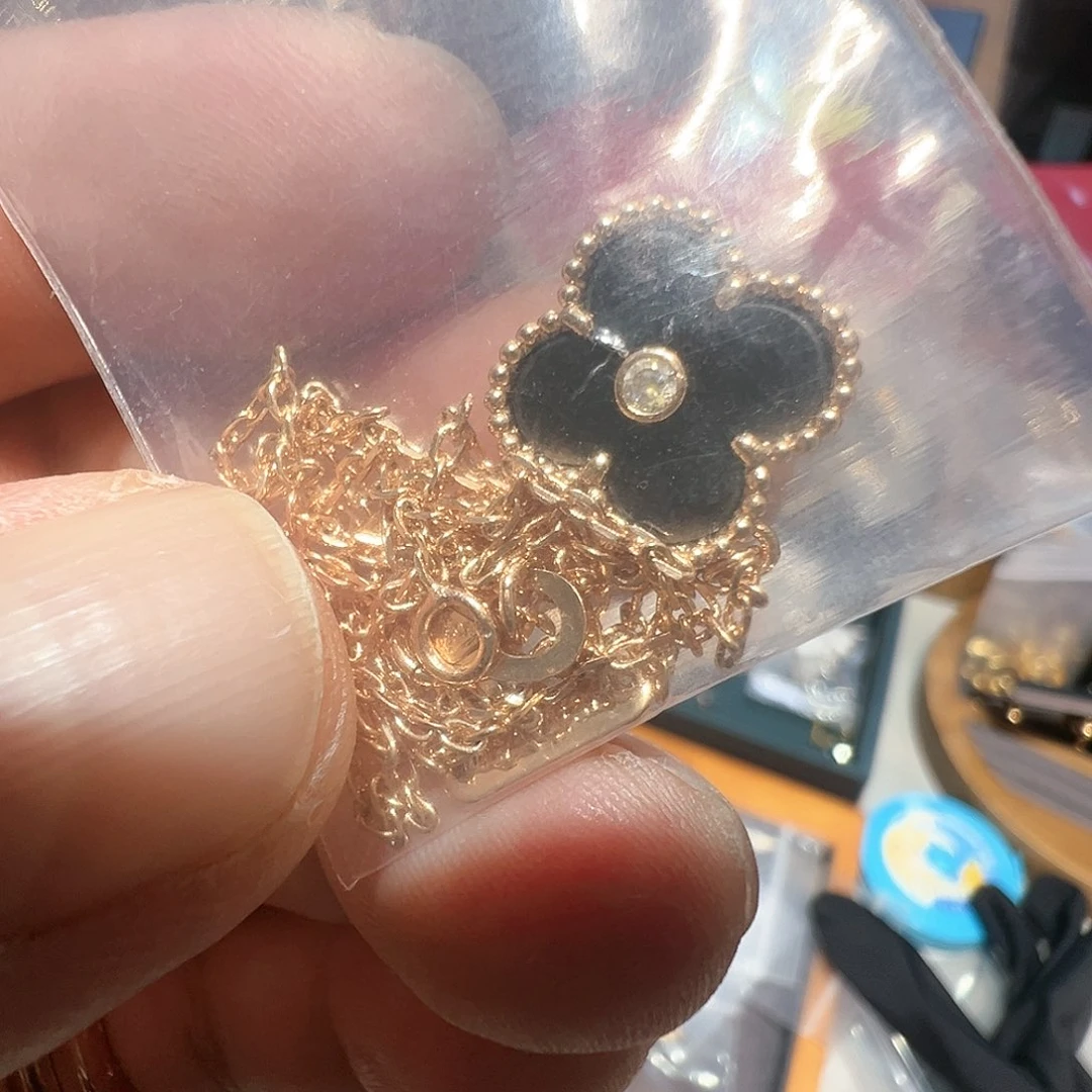 咕**嘎玫瑰金黑脑袋钻圣诞款项链