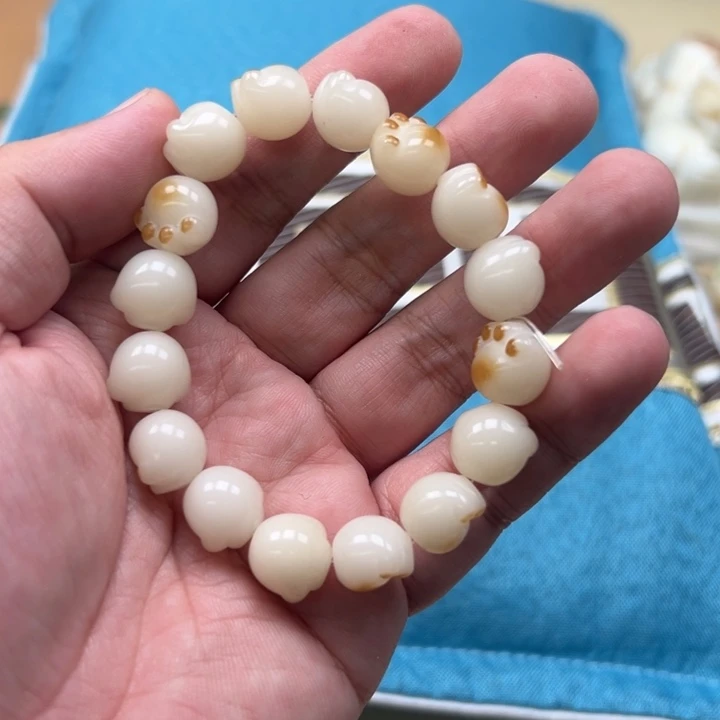 白玉菩提吊坠枕头一个