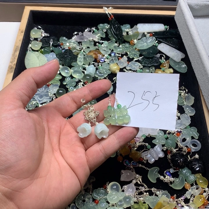 小***️蛇纹石玉未镶嵌耳钉