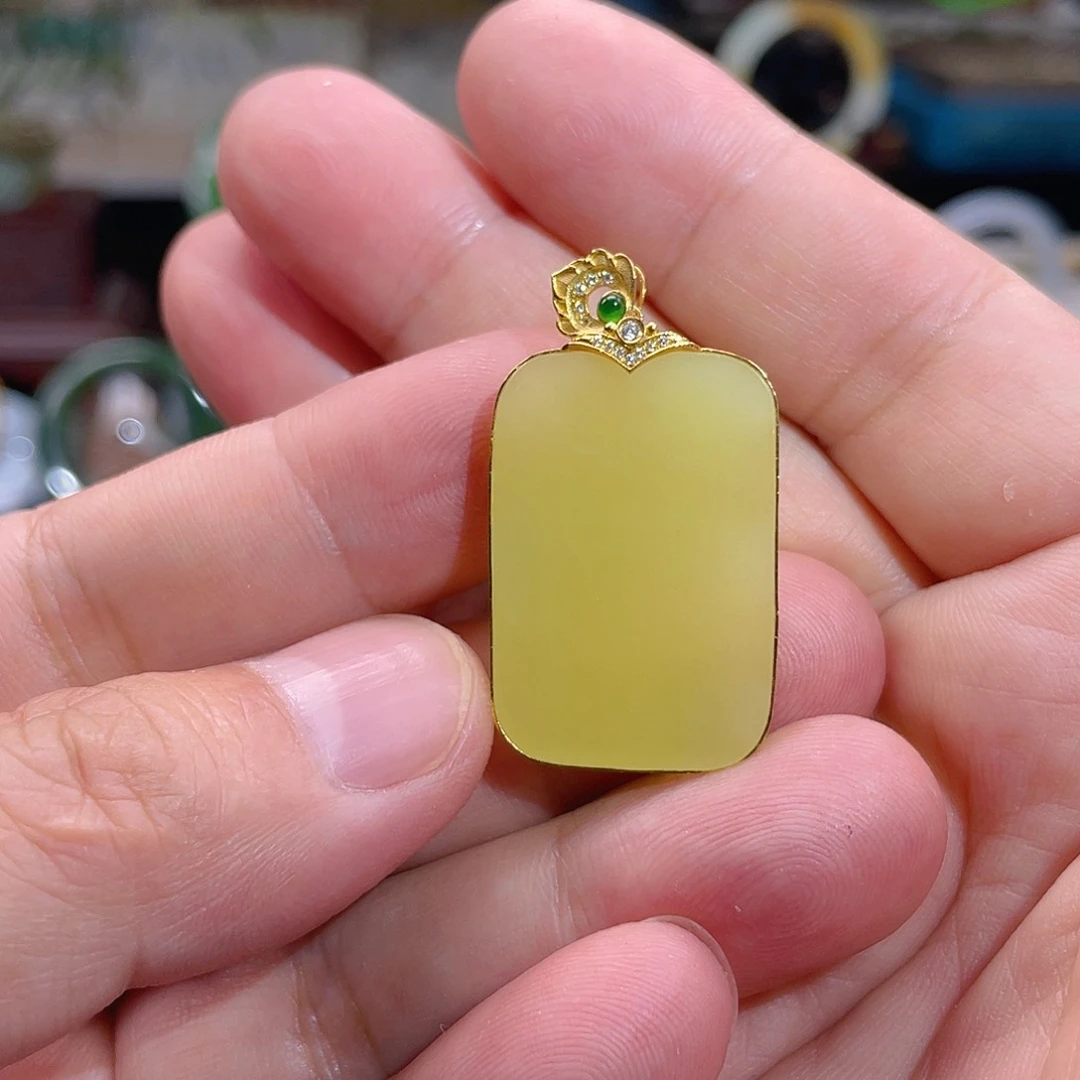 颈饰18K金镶嵌和田玉