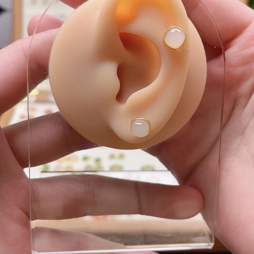 幸***悠和田玉银S925镶嵌耳饰