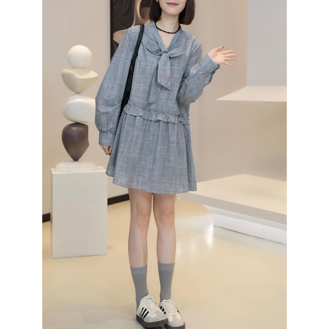 2025秋季新款时尚高级感百搭通勤衬衫裙女洋气显瘦V领格纹连衣裙