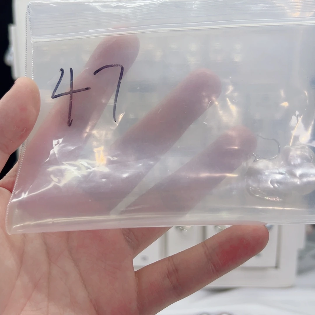 净***殊淡水珍珠合金颈饰