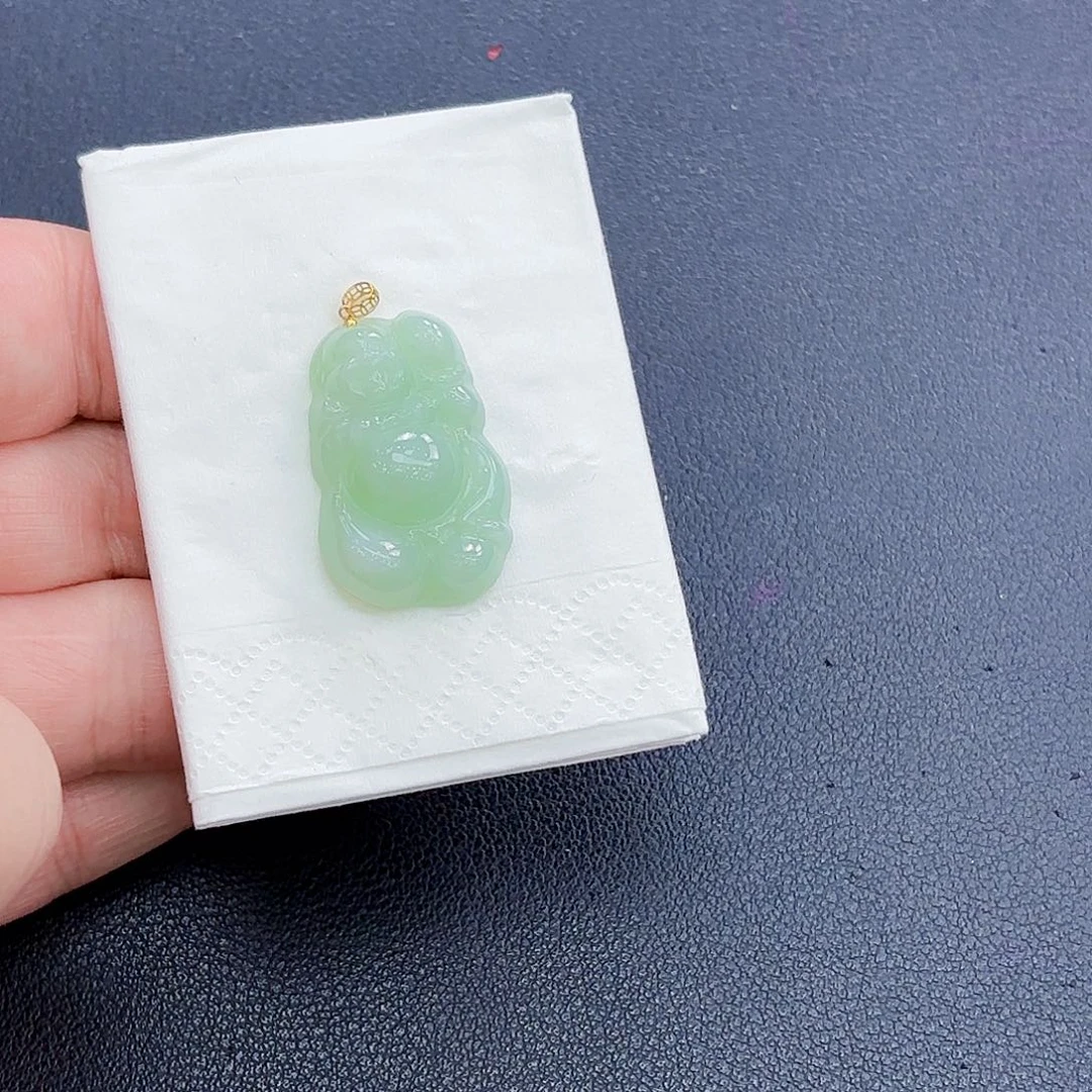 翡翠18K金镶嵌颈饰布袋佛公