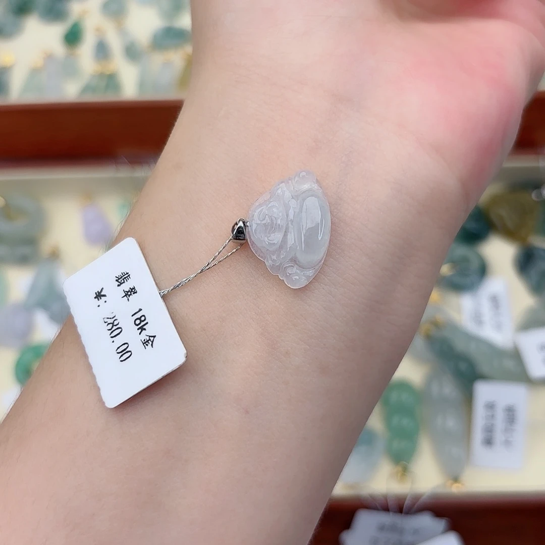 翡翠18K金镶嵌颈饰佛公