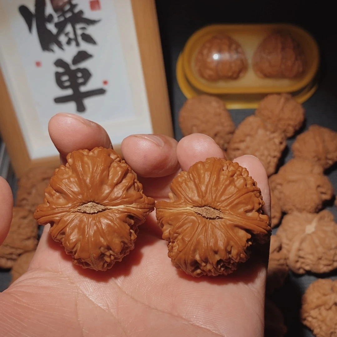 n***n文玩核桃把件38球白