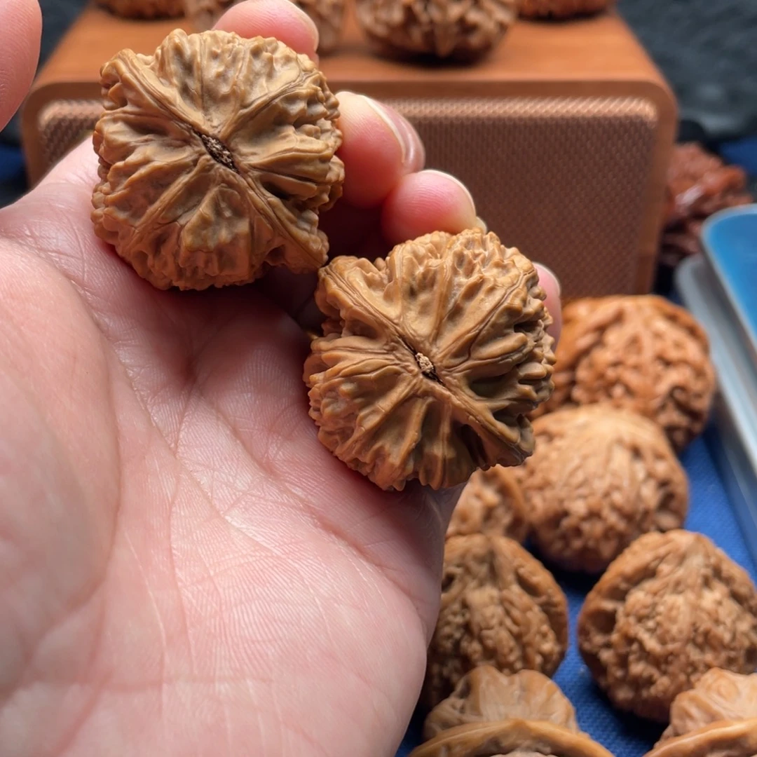 得***劲吊坠文玩核桃老款鸡心