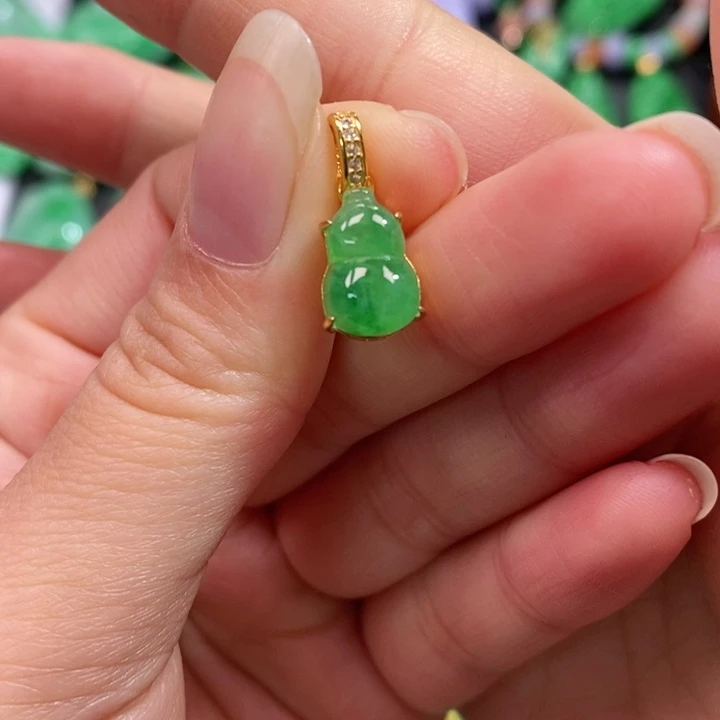 颈饰未镶嵌翡翠吊坠